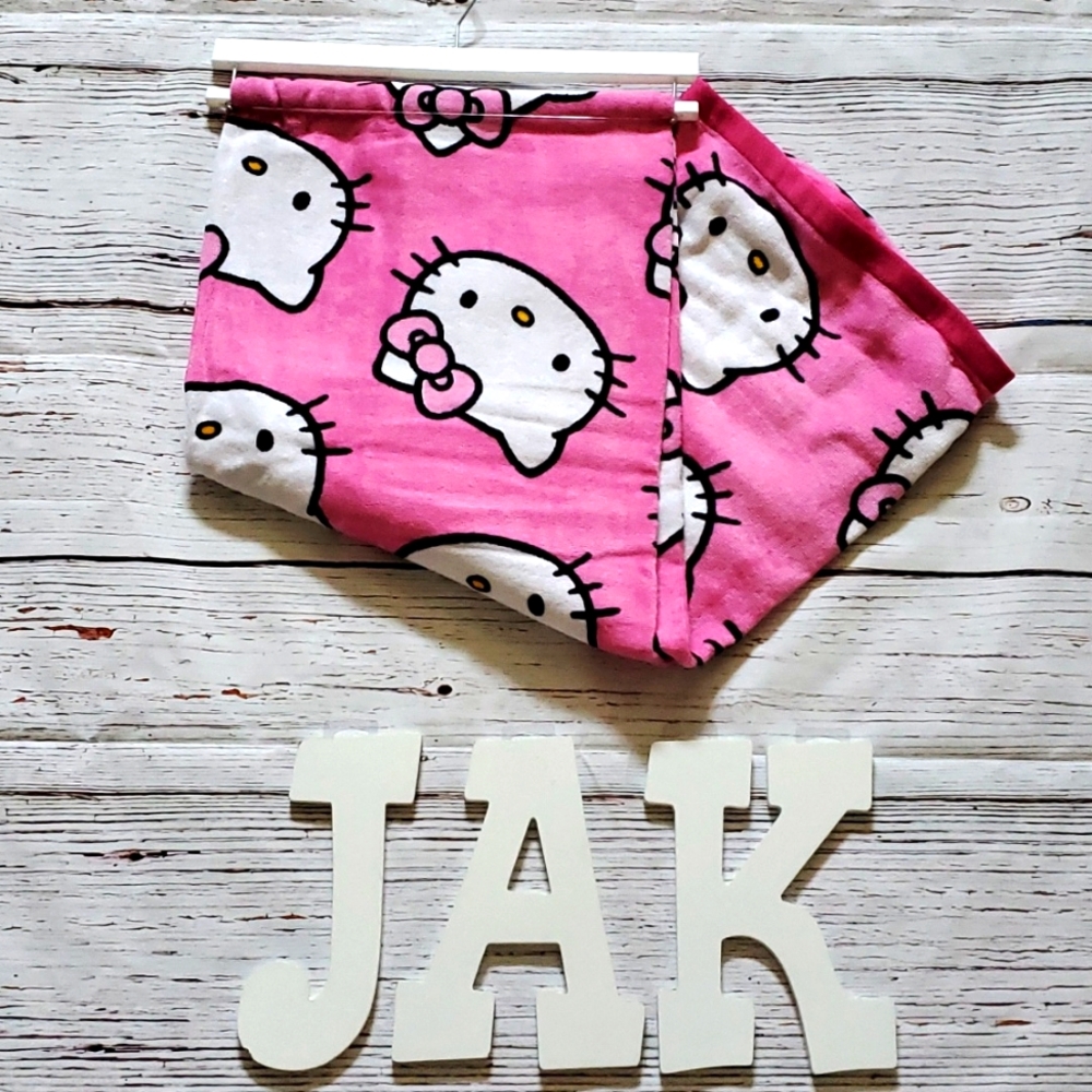 🆕️ SANRIO HELLO KITTY PINK TOWEL 💕